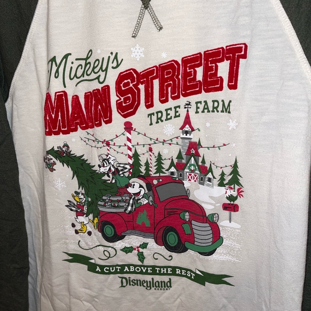 Disneyland Christmas baseball tshirt Main Street Tree Farm design size small